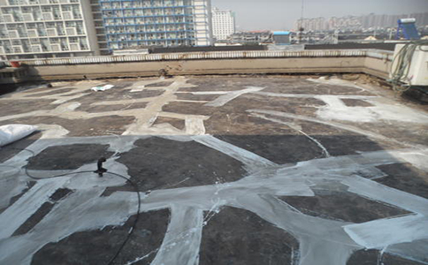 深圳屋頂漏水維修多少錢一平方包工包料?中盛隆專業防水師傅告訴你!